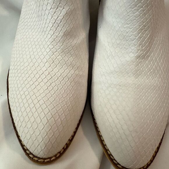 Trendy Ankle Booties in White with multicolor heel design - Picture 3 of 12